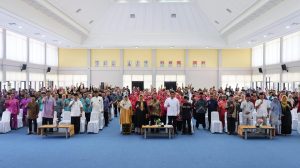 Gubernur Kepri Menyerahkan Insentif RT/RW di Bintan, Nilainya Fantastis!