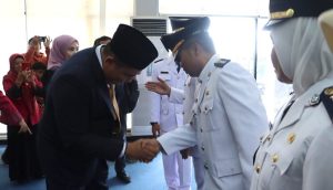 Roby Kurniawan Melantik Sembilan Camat dan 155 Pejabat, Anton Hatta Wijaya Balik Kampung