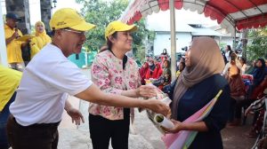Dari Tanjungpinang, Cen Sui Lan Langsung Menyalurkan Bansos di Sambau Batam