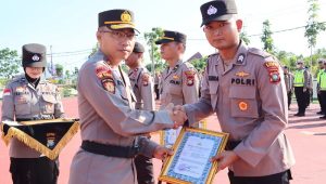 Harkitnas Ke-115, Personel Polres Bintan Terima Penghargaan