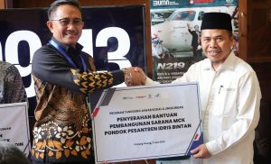 PT Dirgantara Indonesia Bantu MCK untuk Dua Pondok Pesantren di Bintan