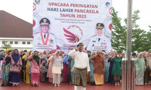 Upacara Peringatan Hari Lahir Pancasila di Kepri, Pegawai Mengenakan Busana Melayu