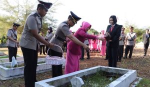 Kapolres Bintan Ziarah ke Taman Makam Pahlawan Dwikora Jelang HUT Bhayangkara