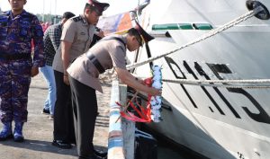 Kapolres Bintan Pimpin Upacara Tabur Bunga di Pelabuhan KPLP Tanjung Uban