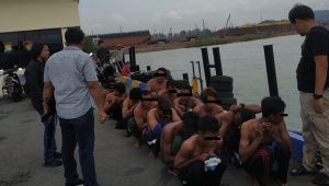 Ditpolairud Polda Kepri Menangkap 13 Pencuri Besi Plat Milik PT MB di Perairan Janda Berias
