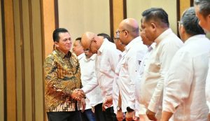 Ansar Ahmad Mengukuhkan Pengurus Komite Advokasi Daerah Anti Korupsi Kepri