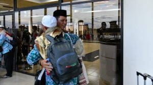 Telat Dua Jam, Gubernur Kepri Menyambut Kepulangan 363 Jemaah Haji Kloter Pertama