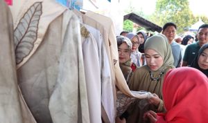 Kumpulan Berita Hafizha di Sungai Lekop, Kagum dengan Batik Bermotif Daun