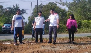 Setelah Pemberian Sagu Hati, Sekda Bintan Meninjau Lokasi Lahan TPU di Sei Jago Tanjunguban