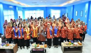 Ernawati Trenggono dan Hj Dewi Kumalasari Mengunjungi PSDKP Batam dan Posyandu