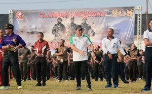Rangkaian HUT Ke-78 TNI, Ahdi Muqsith Olahraga Bersama di Makorem 033/WP