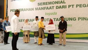 Pj Wako Tanjungpinang Hasan dan PT Pegadaian Menyerahkan Bantuan Manfaat untuk Masyarakat