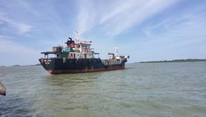 Tim Patroli DJBC Kepri Mengamankan MT Sun Live Pengangkut Solar ke Malaysia