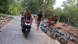 Ansar Ahmad Tinjau Proyek Infrastruktur Jalan di Senggarang dan Penyengat