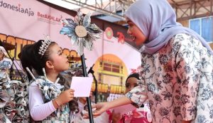 Rangkaian Hari Jadi Ke-75 Bintan, Hafizha Membuka Festival Fashion Show dan Lomba Berbalas Pantun