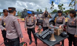 Polres Bintan Menyiapkan Senjata Pelontar Gas Air Mata Menjelang Masa Kampanye Rapat Umum Pemilu 2024