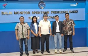 Menkominfo RI dan Kadiskominfo Kepri Tinjau Balai Monitor Spektrum Frekuensi Radio di Batam