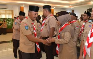 Adi Prihantara Lantik Pengurus SAKA POM Kepri, Ajak Pramuka Turut Menjaga Pemilu Damai
