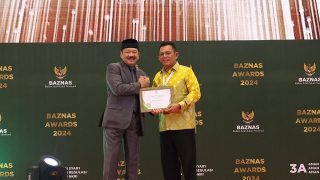 Gubernur Kepulauan Riau Ansar Ahmad Menerima Anugerah Baznas Award 2024
