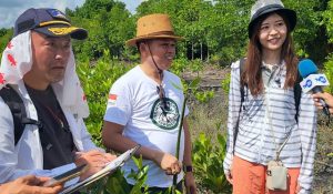 Perusahaan Asal Jepang Dukung Aksi PWI Kepri Tanam Mangrove di Sungai Tiram Bintan