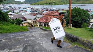 Mengarungi Laut Selama 19 Jam, Logistik Pemilu Tiba di Pulau Tambelan