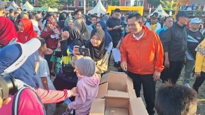 Ribuan Guru Jalan Sehat Bersama Gubernur Kepri Ansar Ahmad di Batam