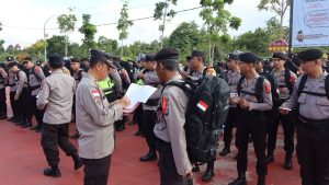 Tim Polda Kepri Mengecek Perlengkapan Polres Bintan untuk Pengamanan TPS pada Pemilu 2024