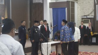 Aunur Rafiq Pimpin Pengambilan Sumpah PNS dan Pelantikan Jabatan Fungsional Pemkab Karimun