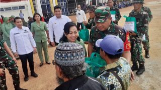 Brigjen Jimmy Watuseke Menutup TMMD di Bintan, Semenisasi Jalan Selesai, Warga Menerima Sembako