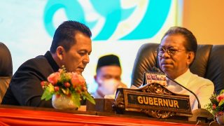 Gubernur Kepri Menyampaikan Jawaban Terhadap Ranperda FP4GNPN pada Paripurna DPRD