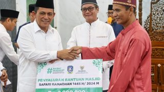 Safari Ramadan di Masjid Darussalam Tanjungpinang, Ansar Ahmad Bantu Rp20 Juta