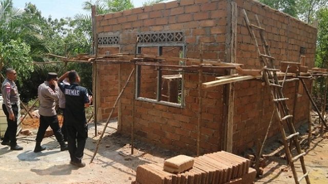 Kapolres Bintan Tinjau Pembangunan Rumah Bantuan Kapolda Kepri