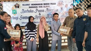 PWI Bintan dan Owner RM New Nusantara Menyantuni Puluhan Anak Yatim Piatu