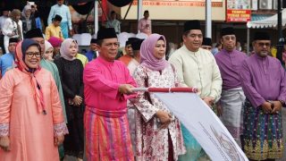 Gubernur Melepas Peserta Pawai Taaruf Pembukaan MTQH Ke-X Provinsi Kepri di Batam