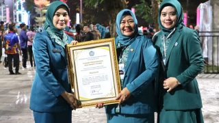 Napsiah Kader PKK Bintan Menerima Adhi Bhakti Utama Pin Emas dari Ibu Negara, Hafizha Bangga