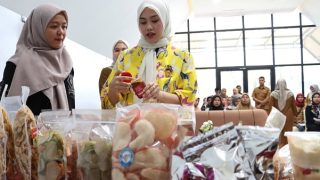 Hafizha Memuji Produk Hasil IKM Bintan pada Bimtek Pangan Olahan