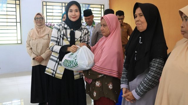 Hafizha Rahmadhani Mendistribusikan Paket Sembako untuk Duafa dan Stunting Bersama Baznas Bintan