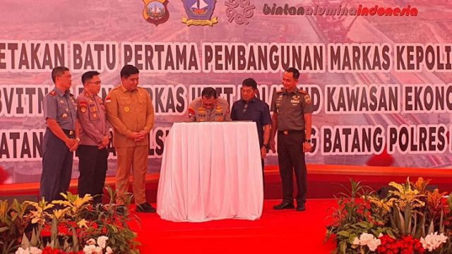 Kapolda Kepri Meletakan Batu Pertama Pembangunan Polsubsektor di KEK Galang Batang