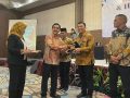 Kapolda Kepri Menerima Penghargaan PJS Award di Jakarta