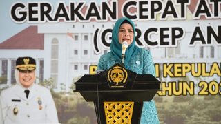Hj Dewi Kumalasari Meluncurkan Gercep Anting di Karimun