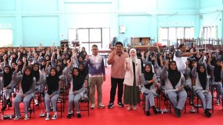 Foto Roby Kurniawan Memaparkan Pentingnya Mengonsumsi Pil Penambah Darah bagi Remaja Putri