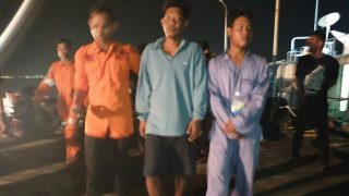 Tongkang Melanggar Pompong, Dua Nelayan Bintan Terombang-ambing Selama Tujuh Jam