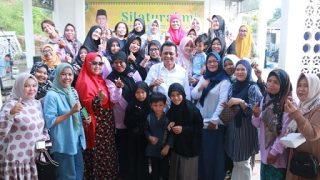 Gubernur Kepri Memaparkan Program Bantuan Seragam Sekolah Gratis di Perumahan Frensiana Garden Belian Batam