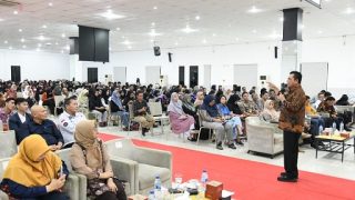 Ansar Ahmad Memberikan Kuliah Umum tentang SDM Era Digital di Unrika
