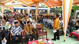 Silaturahmi di Sei Beduk, Gubernur Kepri Menyerahkan Bantuan Revitalisasi Fasum Senilai Rp360 Juta