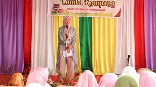 Hafizha Rahmadhani Membuka Lomba Kompang