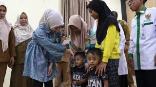Hafizha Rahmadhani Keliling Berbagi Sembako kepada Kaum Duafa dan Paket Stunting