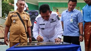Beri Harapan Baru Kepada Masyarakat Rejai, Ansar Ahmad Menyerahkan Bantuan Senilai Rp3,13 Miliar
