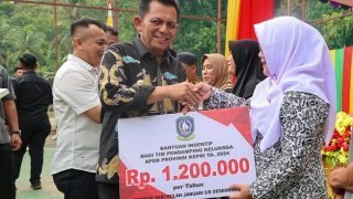 Gubernur Ansar Salurkan Bantuan Senilai Rp523,2 Juta di Kecamatan Pancur, Kabupaten Lingga