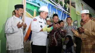 Kunker Hari Pertama Ansar Ahmad di Lingga Ditutup dengan Penyerahan Bantuan Rp1,12 Miliar di Senayang